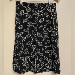 Reitmans Leaf Skirt Size 2